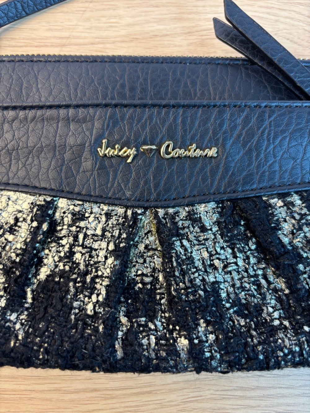 Juicy Couture Black Gold Reflective Wristlet Y2K-style - Picture 2 of 10